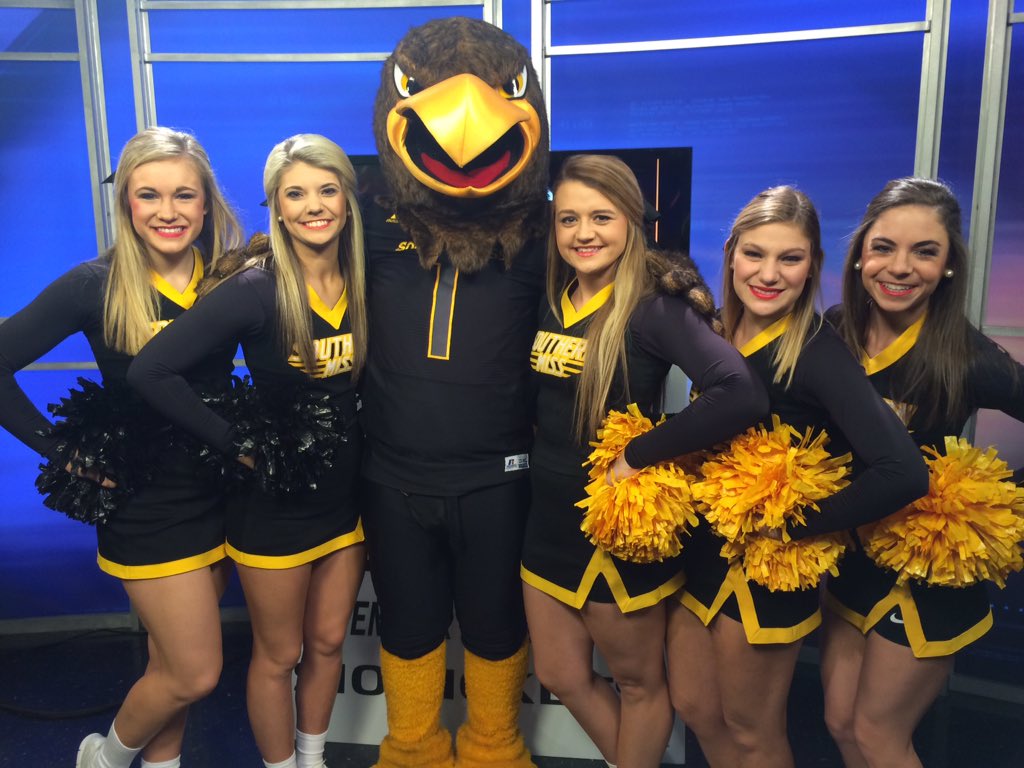 brentjones4's tweet image. Thanks to @wdam @WDAMMiranda &amp;amp; @McDanielWDAM for having myself &amp;amp; @Seymour_USM on to talk about #SelloutSaturday