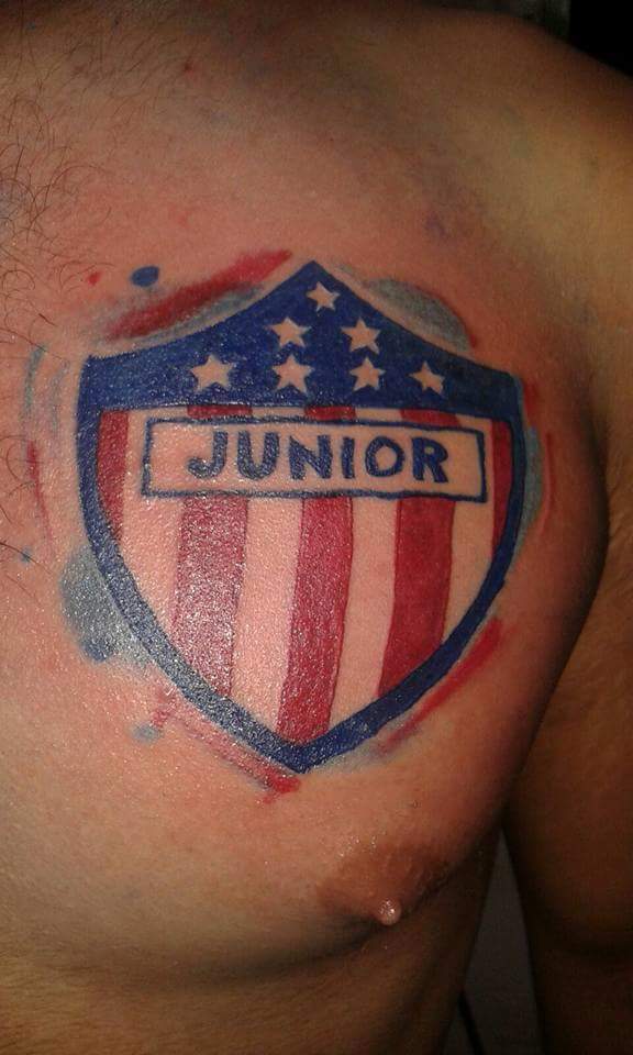 SimplementeFray's tweet photo. Tattoo escudo del junior https://t.co/jJa6TauajT