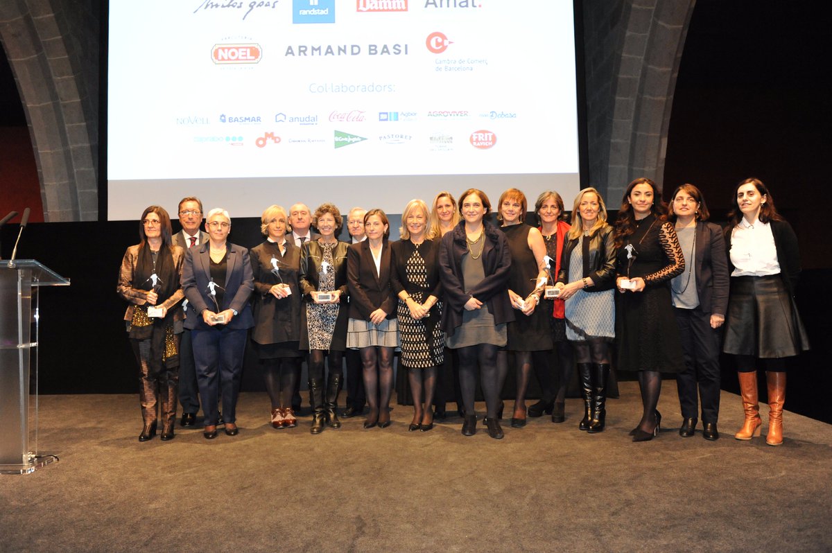 Ayer en los #premisfidem2015 se entrego a 9 empresarias, acudieron al acto Ada Colau y Carme Forcadell.