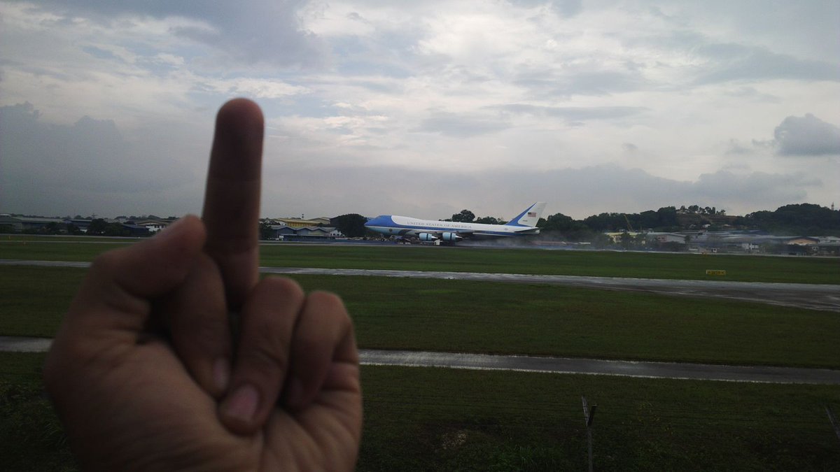 ultrasmalaya07's tweet photo. Salam jari tengah daripada Ultras Malaya.

#JanganJualNegara
#BantahTPPA https://t.co/uJFiR5BKOf