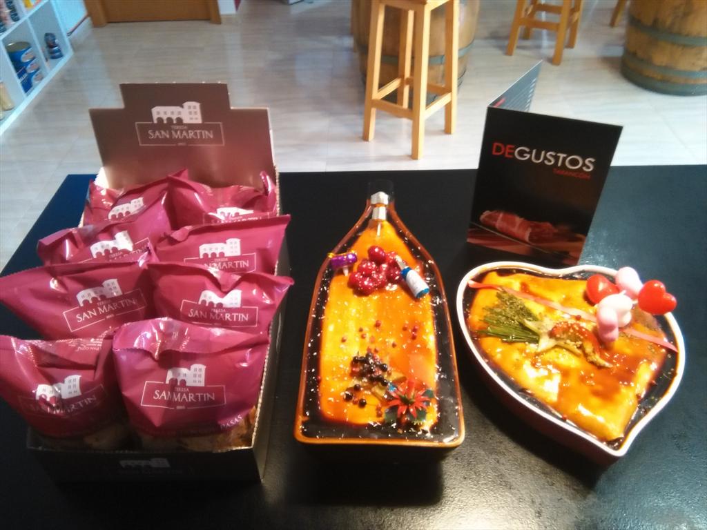 SoleraFrancisco's tweet photo. Degustos tarancon ya cuenta con sus patés de navidad,fruta de la pasion y champagne con trufa. https://t.co/ijJddYDQ8b