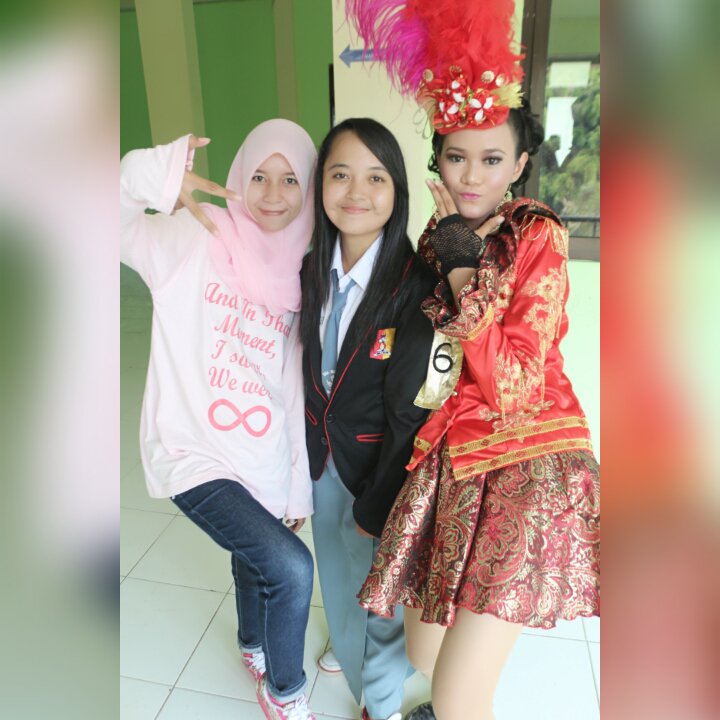 devyyputri's tweet photo. with @ZhaviraCP @deafemilian https://t.co/PEHSWiAtyO