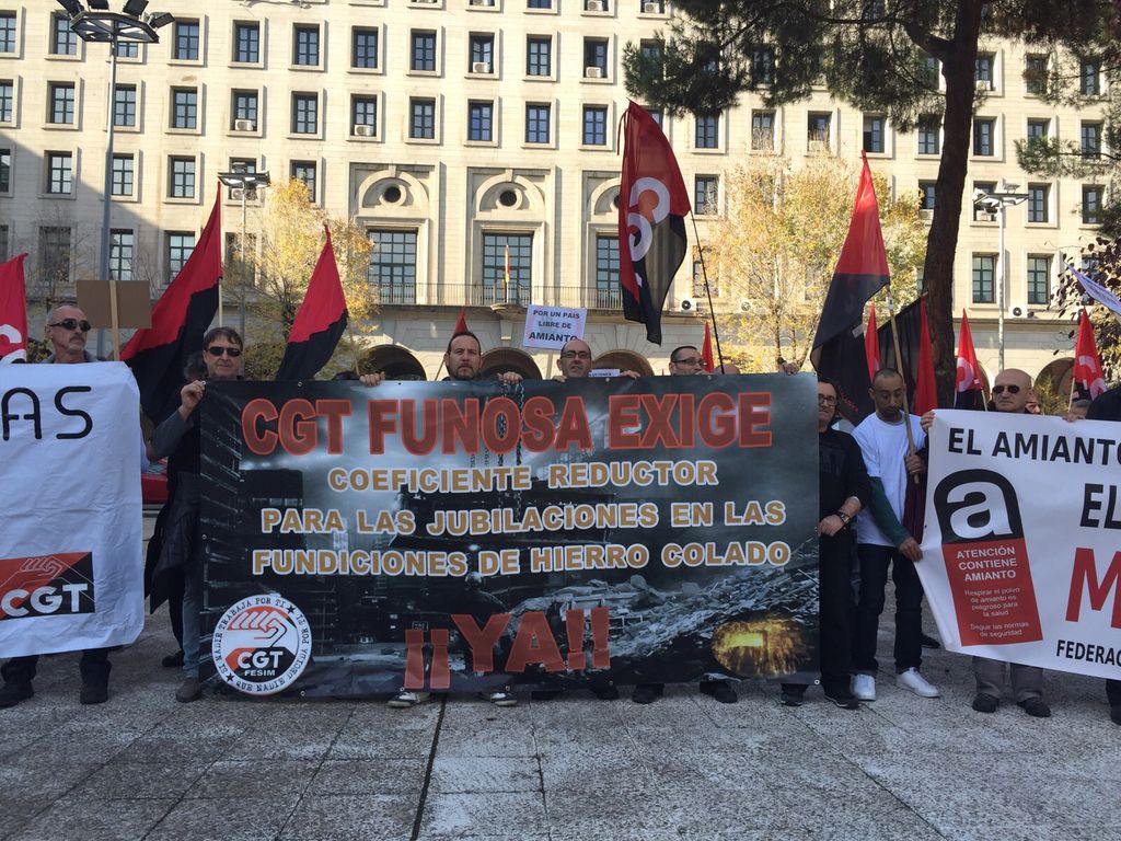 Salut_Lab_CGT's tweet photo. Els companys de #Funosa @cgtanoia a la concentració avui a Madrid per jubilació anticipada treballadors #Fundicions https://t.co/kqKehktPa8
