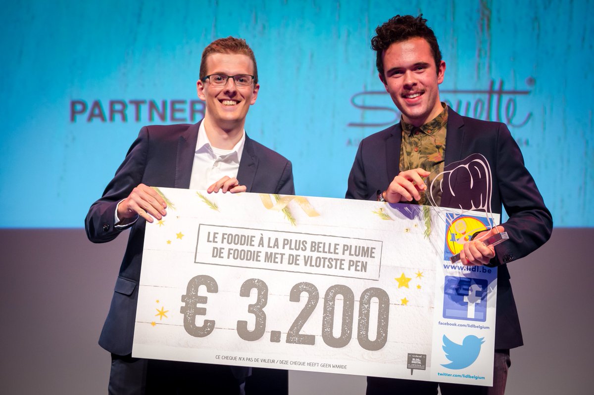 LidlBelgium's tweet photo. Lidl was present op de #weekendblogawards en reikte dé Lidl-award uit aan de foodie met de vlotste pen @BakedLouies https://t.co/fyi2c1ldA9