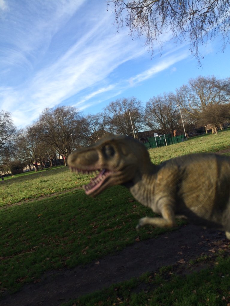 _GUYnosaur's tweet photo. Guy in the park. #FreshStart #London #park #lunch #friday #hastag #pleasefollowme https://t.co/E0pQRDNpUd