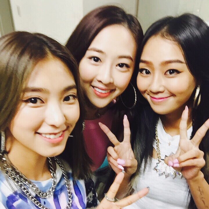 [#다솜] 오랜만에 언니들이랑 셀카! 소유언니가 없어서 아쉬웠지만 오늘도 응원 고마워요. 여러분 응원 덕에 힘이 쑥쑥! 즐거운 주말 보내세요!