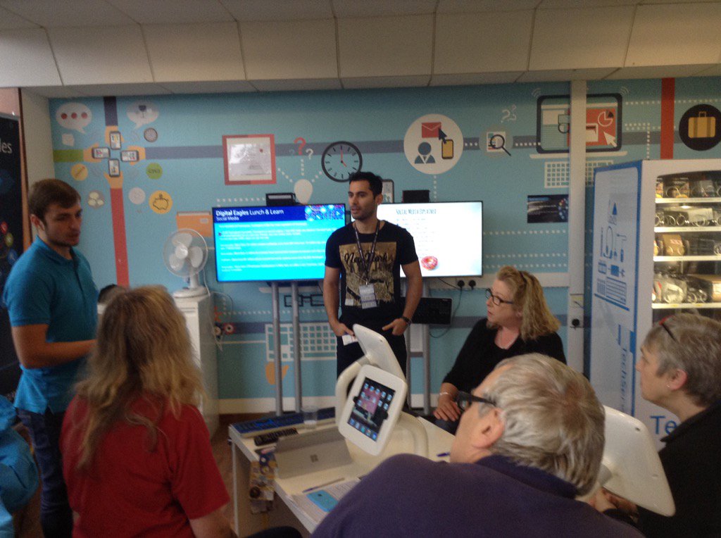 JNot333's tweet photo. Session 3 #makeitdigital @Digitaleagles Lunch &amp; Learn https://t.co/Ly2C6XQS9I