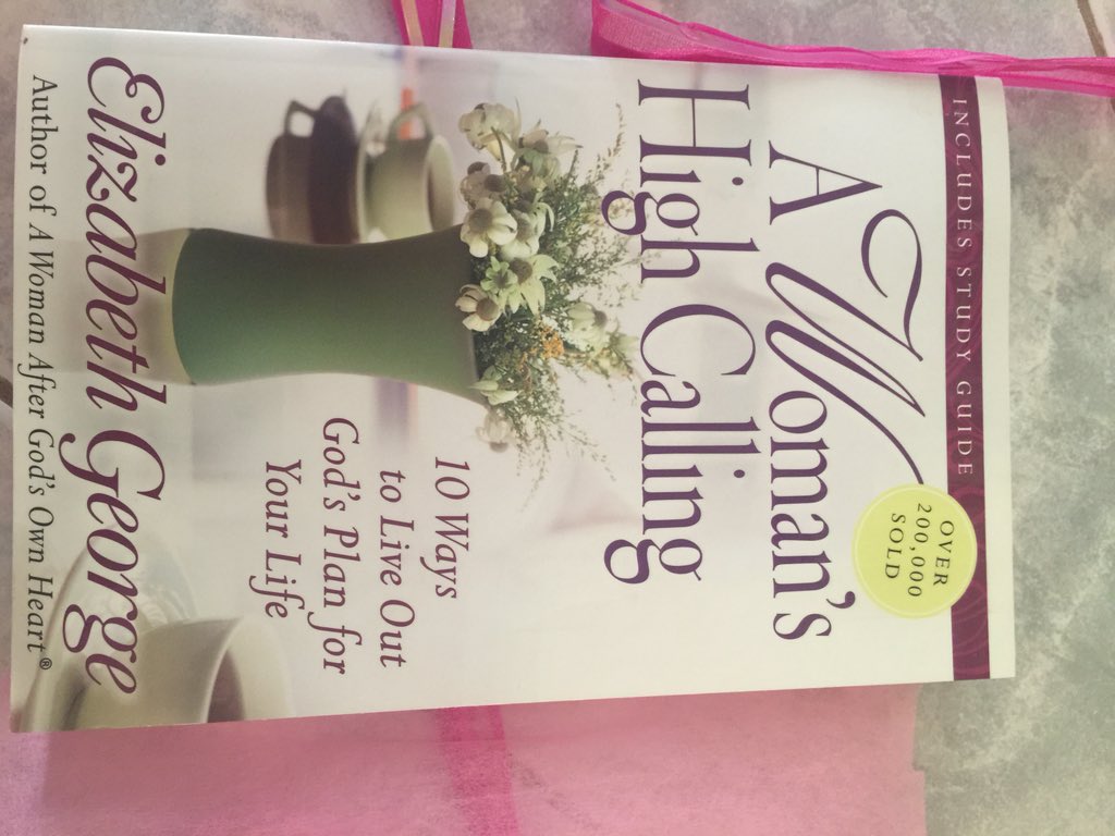 chelleeeee's tweet photo. currently reading this. https://t.co/C5x7H07FhU