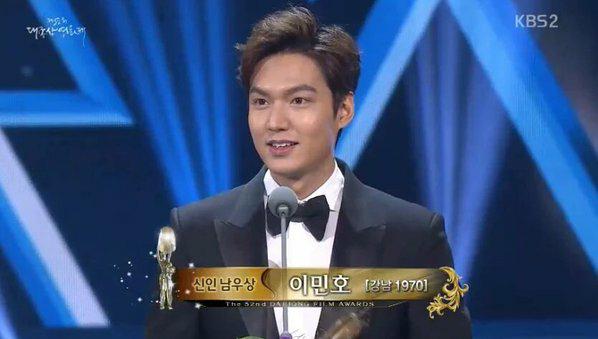 joylmh's tweet photo. [20Nov2015(Fri)]
52nd #DaeJong Film Award
Best New Actor #Award
#Actor #LeeMinHo #李敏鎬
@ActorLeeMinHo 
Weibo: Chinese https://t.co/ohXQRUrxCF