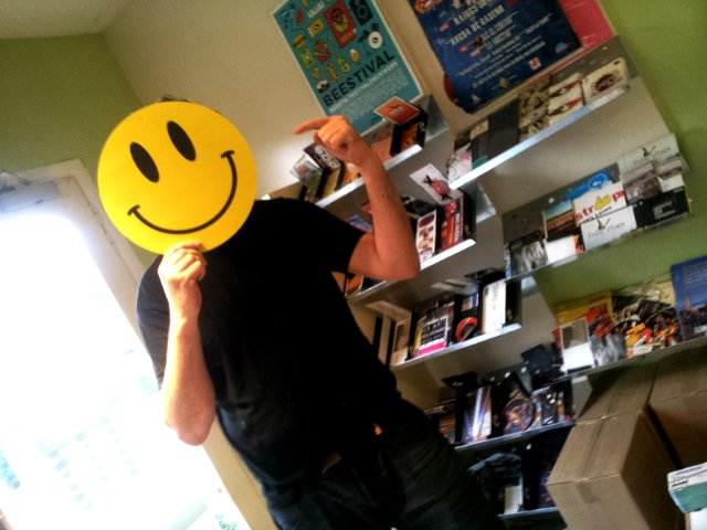 FutureGraph's tweet photo. Almost weekend! Smileys voor Kafee Van Gogh Hasselt PVC 5 MM contour gesneden #drukwerk #hasselt #SmileyFriday https://t.co/cddgeSxTof