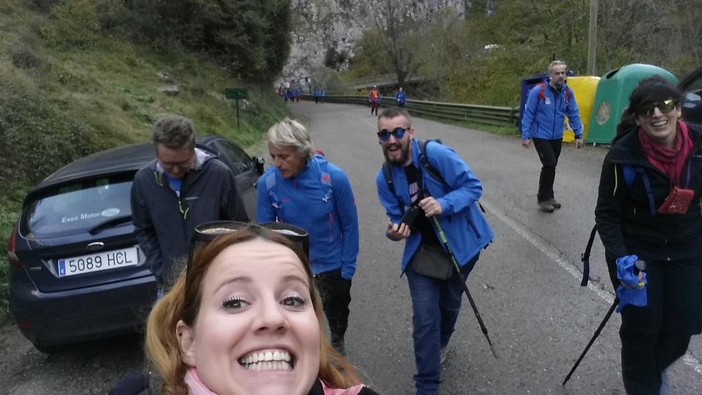 leire_g_b's tweet photo. @RevolucionPH @JesusCalleja @UnicornioRosaPH Esto es un Selfie Robado Posado en toda regla! ! #croquetsonfire https://t.co/58LpDlvaWC