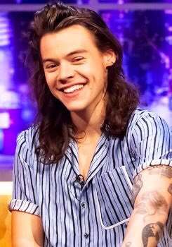 1DInsideReport's tweet photo. Harry on Jonathan Ross Show! 

#MTVStars One Direction https://t.co/dRqn3s1x0g
