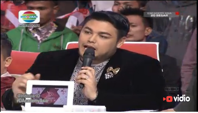 Indosiar's tweet photo. Satu kata dari Ivan Gunawan untuk @henny_hanip "sempurna" #DAcademyAsia https://t.co/SWTDTSmjtc