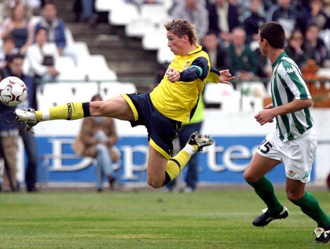 FootballersRoad's tweet photo. .@Torres VUELVE al Villamarín. ¿Os acordáis? Él sí. https://t.co/p0u01MTojo #FootballersRoad https://t.co/7zE5bW2zAG