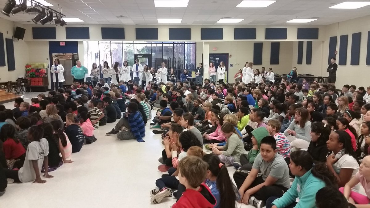 noblesm5's tweet photo. we're flying drones with a doctor at high point elem! #scienceday @HighPointElem1 @IBPYPlibroberts@CSTHPES https://t.co/EABkDKv3cm