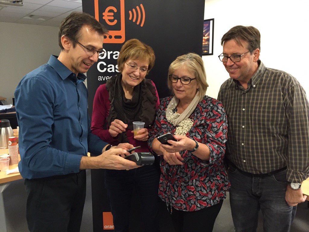 jc_assius's tweet photo. Des salariés #Orange découvre #Orangecash...@celinemory https://t.co/l8lkZvoukt