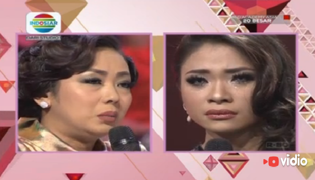 Indosiar's tweet photo. @shihamentor  juga buat @showimah jd nahan nangis ternyata. #DAcademyAsia https://t.co/P8netWGWtv