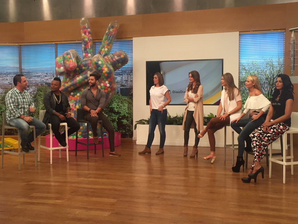 DiaaDiaCaracol's tweet photo. Elige al equipo ganador de este #ViernesLocochón con RT para mujeres y FAV para los hombres https://t.co/SrYsjpHoaO