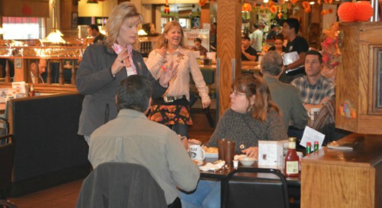 truckersnews's tweet image. See where truckers eat for free on Thanksgiving.  bit.ly/1T3DC2Z