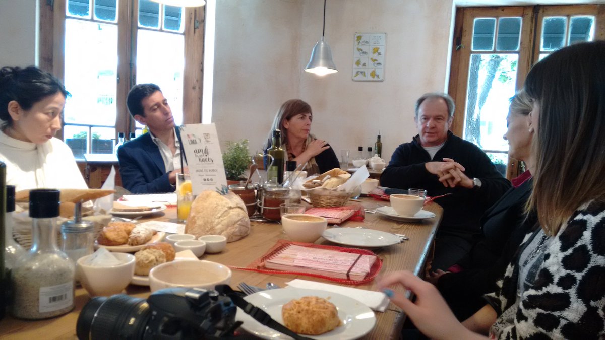 BOP_bag's tweet photo. Día del emprendedor #bopreciclado celebrando con #revistalima #sergioelgueazabal #talloverde #sabelatierra https://t.co/EUHOTBIqUG