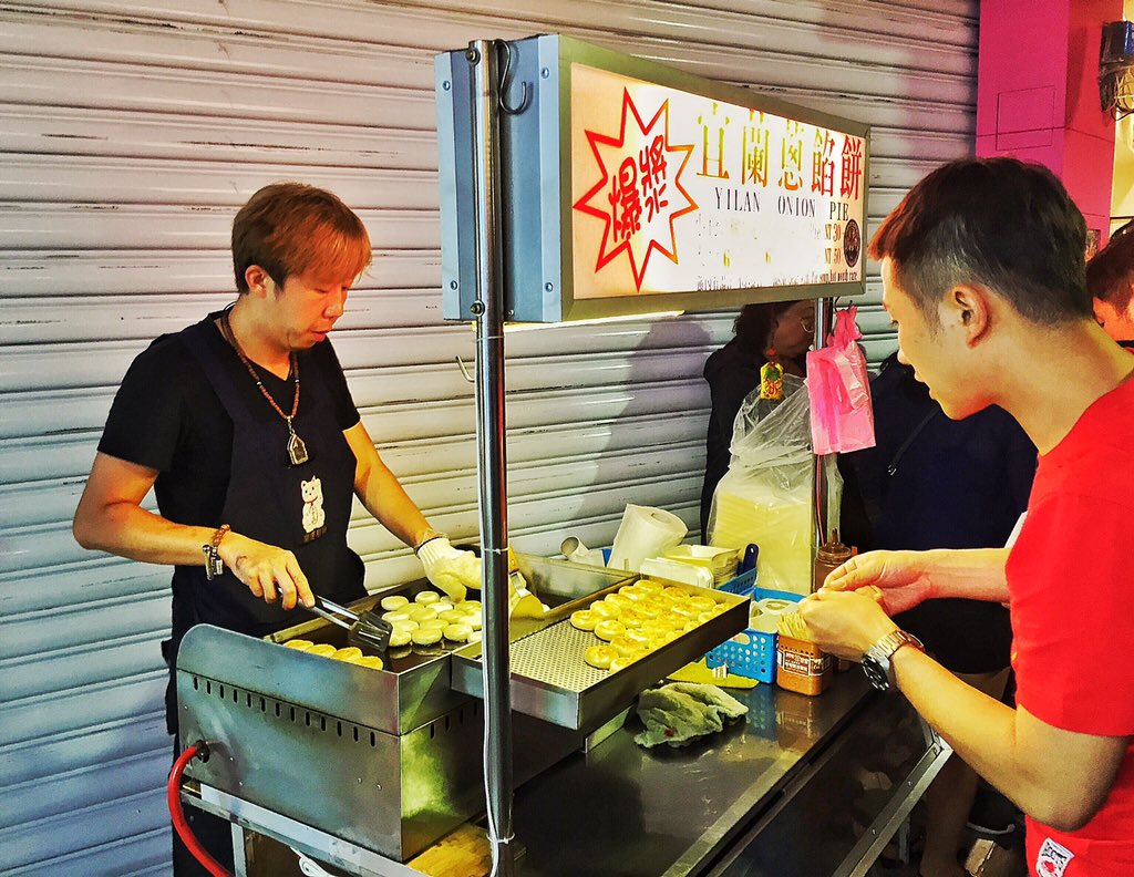 ReiskrantRon's tweet photo. In Taipei is in het oude stadscentrum Ximending nu een bonte uitgaanswijk met honderden winkels en stalletjes. https://t.co/37jFu65Xqz
