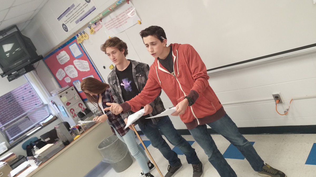 SKluse7's tweet photo. #studentcentered #soakingupknowledge #weareHowell @BravermanHHS @mengland_hhs @MerylNorych https://t.co/bzmaWR2gzK