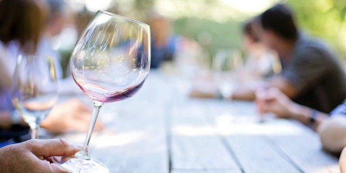 L’arte di degustare il vino arriva a #Genova
liguria24news.it/2015/11/20/lar…