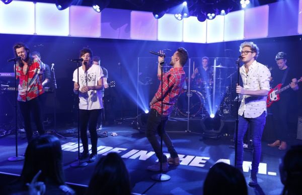the1Dscene's tweet photo. One Direction performing on GMA - 17.11.2015 | HQ (1-4)

#MTVStars One Direction https://t.co/Xr6LBBtzOX