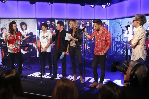 the1Dscene's tweet photo. One Direction performing on GMA - 17.11.2015 | HQ (5-8)

#MTVStars One Direction https://t.co/GrtrmLGh3I