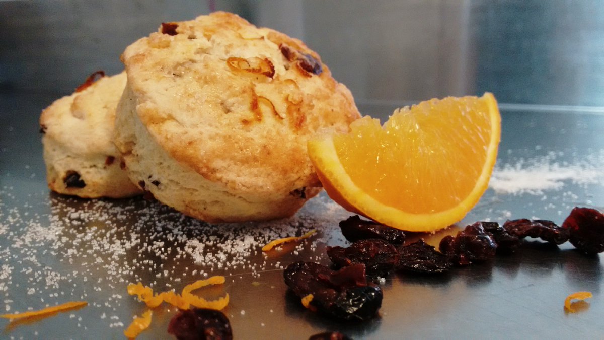 t_buds's tweet photo. Try gifting scones this season, 6 types delivered next day through Canada Post. Gift box includes jam and tea https://t.co/boJqKZTmYp