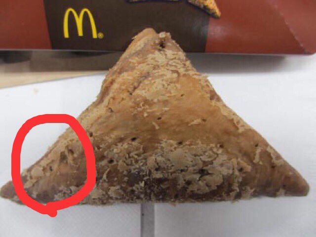きいちろう みんなー 三角チョコパイどっちから食べる 横からrt 上からいいね T Co Wwubxujqkt Twitter
