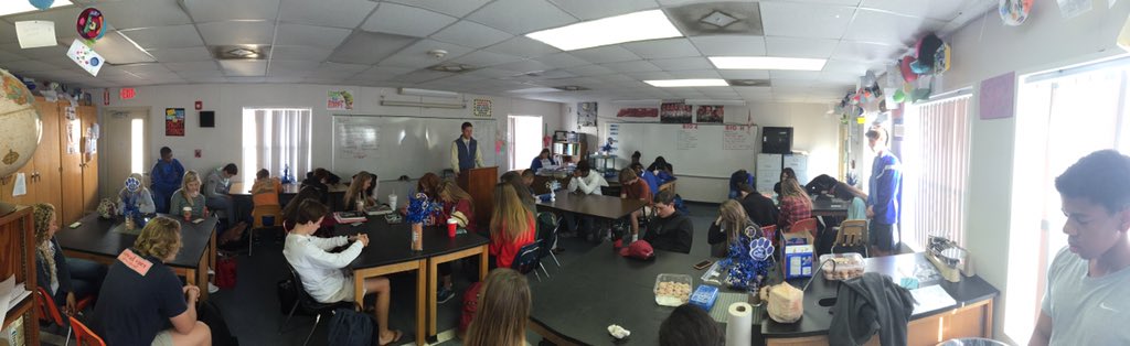 bigGriffRick's tweet photo. So good to be back in the house of the Lord at Booker T! #FCA #PRAYER https://t.co/13H3rFsJDC