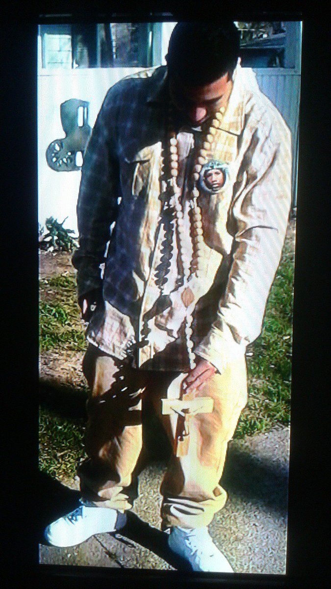 LION_LIFER's tweet photo. #RIPBIGBO Damn buried my cuz a yr ago today. #MissYouCuz ✊ I say no goodbyes I only say see u LATER! SMH https://t.co/WOEsD7GgzC