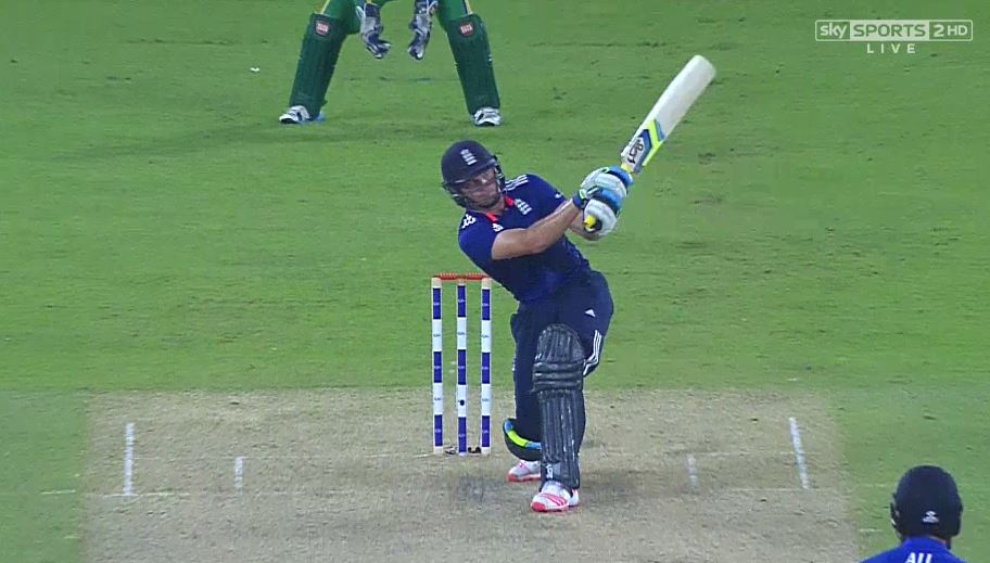 SkyCricket's tweet photo. Buttles reaches England's fastest ODI hundred off 46 balls with eighth six! https://t.co/MFKUg5Du3P #PAKvENG https://t.co/YNmyOs4XHO