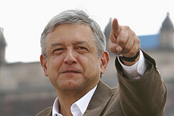 lasillarota's tweet photo. #Destapan a AMLO; va por la presidencia nacional de #Morena https://t.co/gKBBe1lTw8 https://t.co/sG1uRDAucE