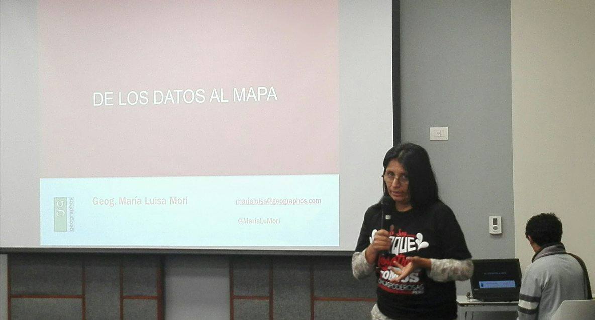 ChicaPoderosaPE's tweet image. #ChicasPoderosasPerú Ahora expone @MariaLuMori de Geo Graphos sobre el uso de mapas y datos