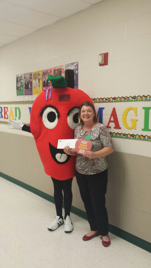NISDsanderson's tweet image. Apple Annie came to visit today!  What a great surprise!  #myersproud #literacytools #NEF