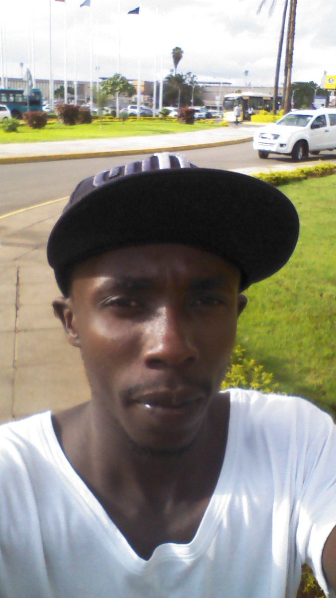 sanchezjones92's tweet photo. @LarryMadowo @ntvkenya  #TTTT #FREEDOM2BU larry apa natafuta tu job jkia.i did a course about load control.JOBLESS https://t.co/CVobfyDhDp
