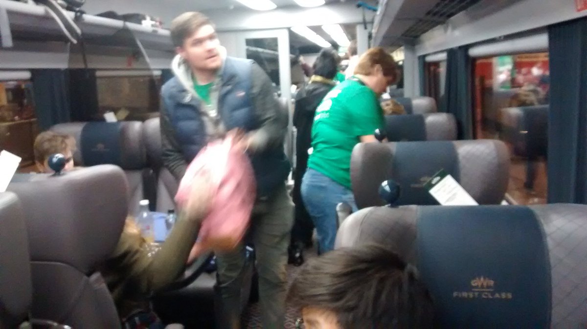 rcruicks's tweet image. #hackthetrain to Bristol. What makes rail travel better for you? Developers&amp;amp;industry - all aboard! #GWRHackTrain