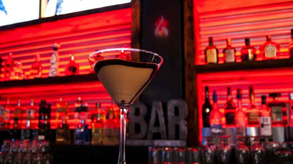 calientecorp's tweet image. Don't forget that Happy Hour is today from 4-7. Caliente Grill &amp;amp; Bar is now open! #chicago #greatfood #funatmosphere