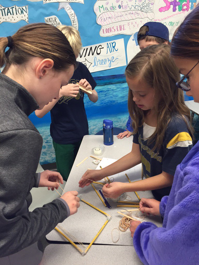 Syfifthgrade's tweet photo. Future engineers #room1 https://t.co/21zF1mS3Cj