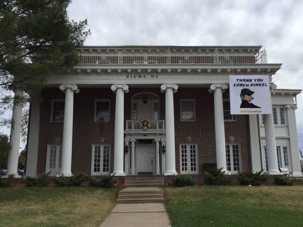 MizzouSigmaNu's tweet photo. The men of Sigma Nu support you in your fight @GaryPinkel @MizzouAthletics @MizzouFootball https://t.co/W2KgiSWwJv