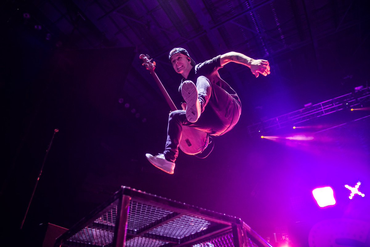 Sleeping With Sirens tweet media