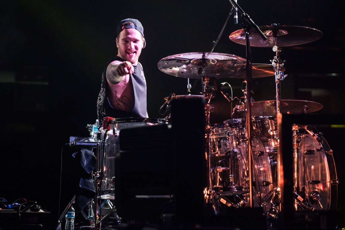 Sleeping With Sirens tweet media