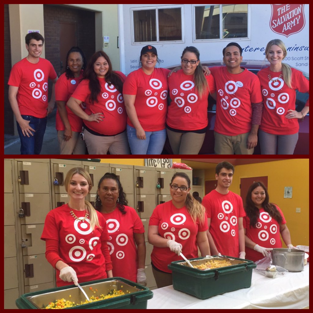 holly_hunnicutt's tweet photo. The Salvation Army annual Turkey Drive! #thanksgivingback #t1062 #targetvolunteers 🦃🎯❤️ @2stefc27 @JamieTajii https://t.co/0UqRgALKlA