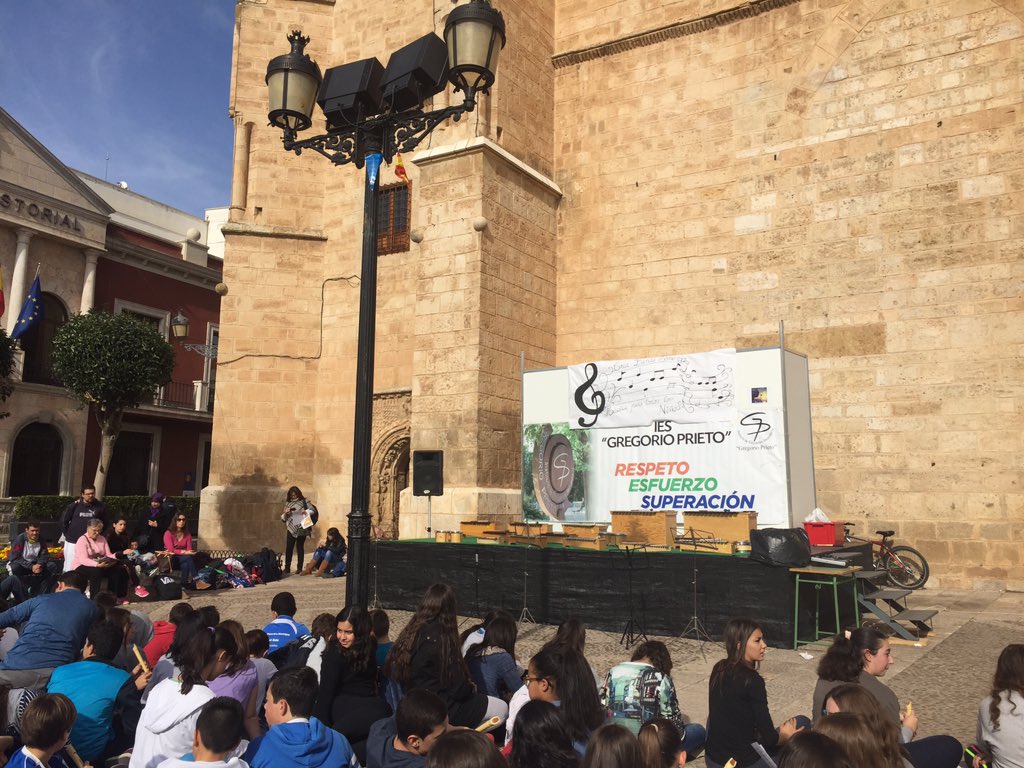 VirginiaVidalM's tweet photo. @Ies_GPrieto preparado con @CBS3_0 porque todo niño tiene derecho a una educación musical #nosimportalamusica https://t.co/iPESQuIj2X