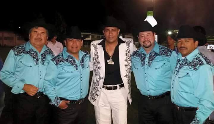 varg_leidy's tweet photo. El rey del corrido prohibido con lo mejor de la música norteña acompañado de los rayos de México. https://t.co/gwb4Pd1RZU