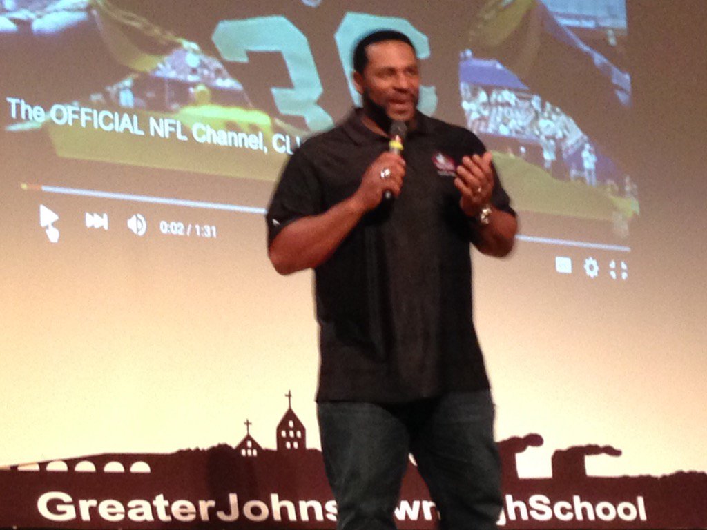 GJSDnews's tweet photo. GJHS thanks Jerome Bettis for taking time to inspire students at Johnstown! https://t.co/DhjT0XKTHM