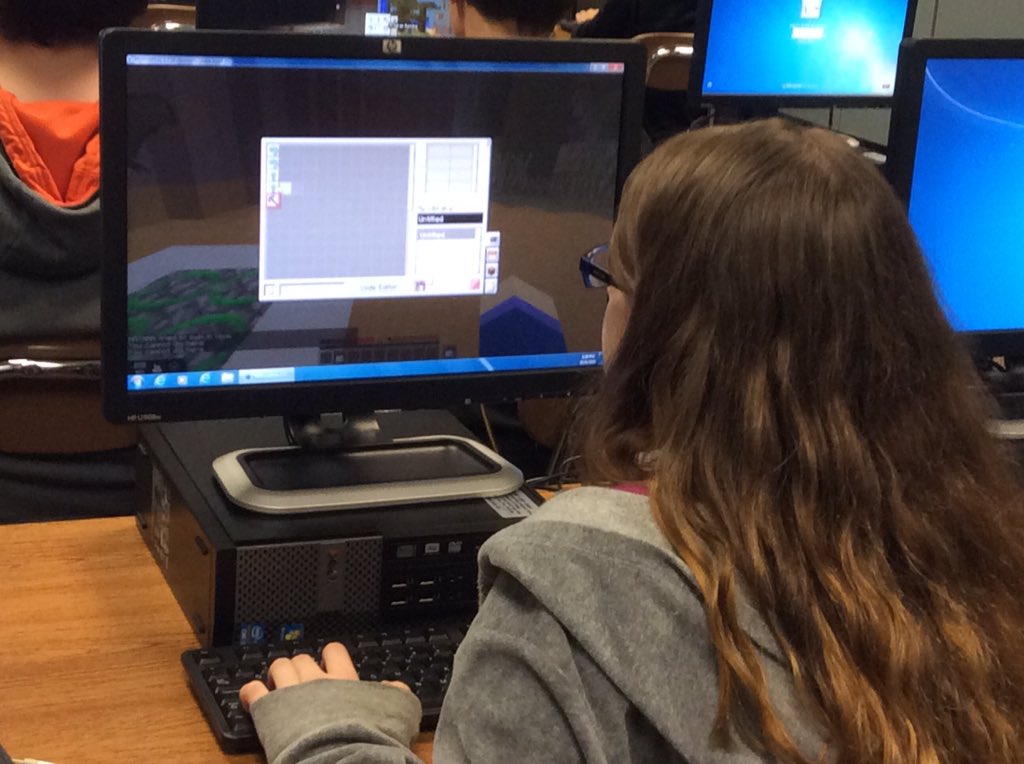 SernaDebby's tweet photo. MVJHS Minecraft Club
Students use coding skills to program turtles. #MVeLearn #INeLearn @msdmvis @williamstein https://t.co/w3pmiwHx4t