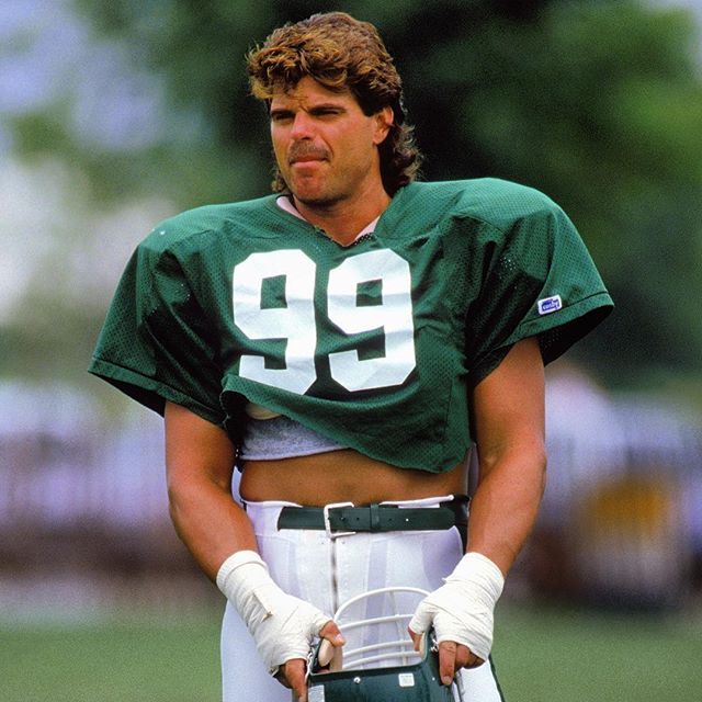  Tap twice to wish Mark Gastineau a happy birthday!   